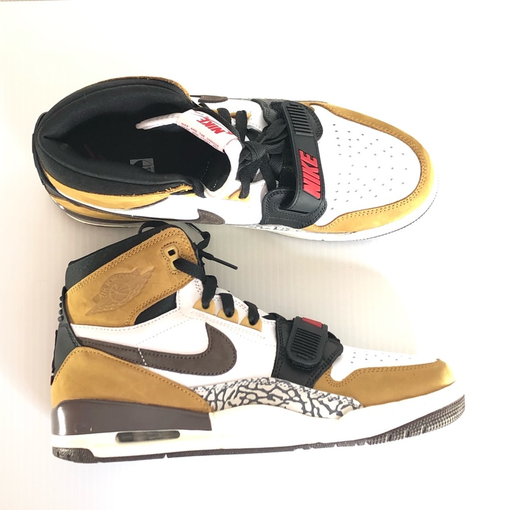 💰SOLD💰Nike Jordan Legacy 312 Baroque
